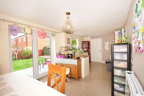 28 Centenary Way, Raunds, Wellingborough, NN9 6UL