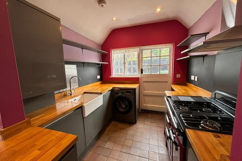 3 bedroom cottage to rent, West Street , Alresford SO24