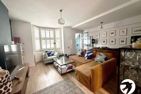3 bedroom flat for sale, Flaxman Road, London, SE5