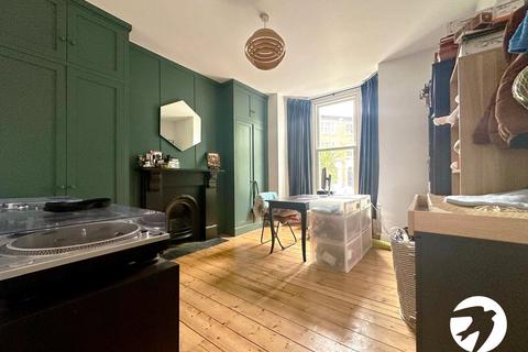 3 bedroom flat for sale, Flaxman Road, London, SE5