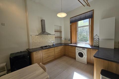 2 bedroom flat to rent, Onslow Drive, Dennistoun, Glasgow, G31