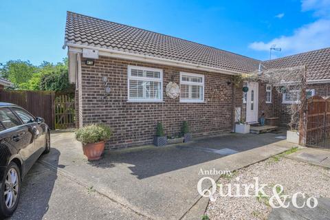 3 bedroom detached bungalow for sale, Briarswood, Canvey Island, SS8