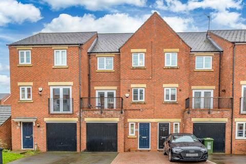 4 bedroom terraced house for sale, Dixon Close, Enfield, Redditch, Worcestershire, B97