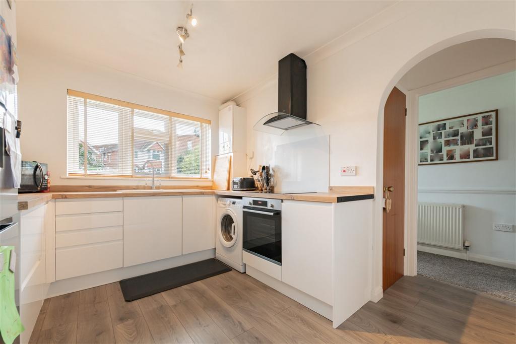 Woodmill Lane, Southampton SO18 3 bed terraced house for sale £300,000