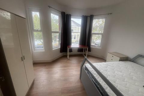 1 bedroom in a flat share to rent, Fairfield Gardens, London N8