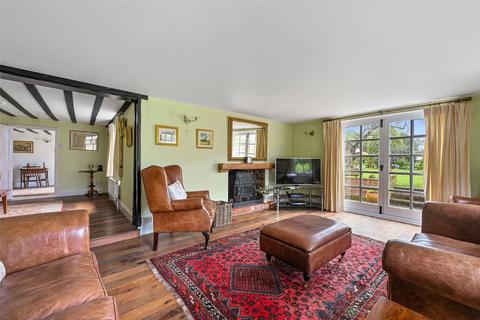 4 bedroom detached house to rent, Buckhatch Lane, Rettendon Common, Chelmsford, Essex, CM3