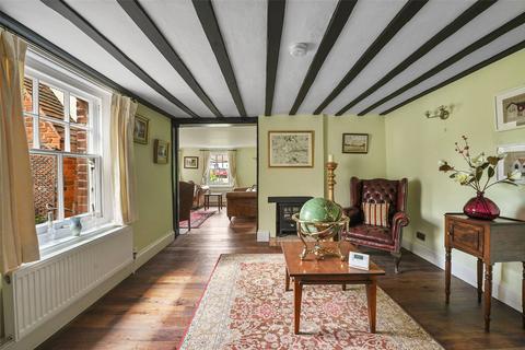 4 bedroom detached house to rent, Buckhatch Lane, Rettendon Common, Chelmsford, Essex, CM3