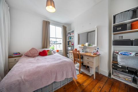 4 bedroom flat to rent, Haverhill Road Balham SW12
