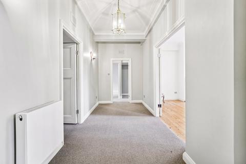 3 bedroom flat to rent, Duchess of Bedfords Walk, London