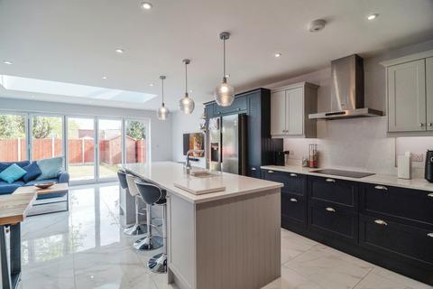 4 bedroom detached house for sale, The Spinneys, Hockley, SS5