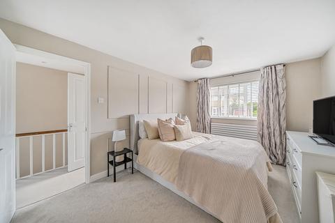 51 Oak Road, Caterham, CR3 5TT