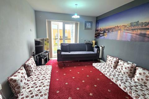 1 bedroom flat for sale, Featherstone Court, Featherstone Road, Southall, Greater London, UB2