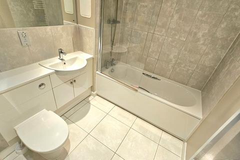 1 bedroom flat for sale, Featherstone Court, Featherstone Road, Southall, Greater London, UB2