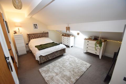 4 bedroom end of terrace house for sale, Denholme House Farm Drive, Bradford BD13