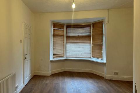 4 bedroom terraced house to rent, South Eldon Street, South Shields