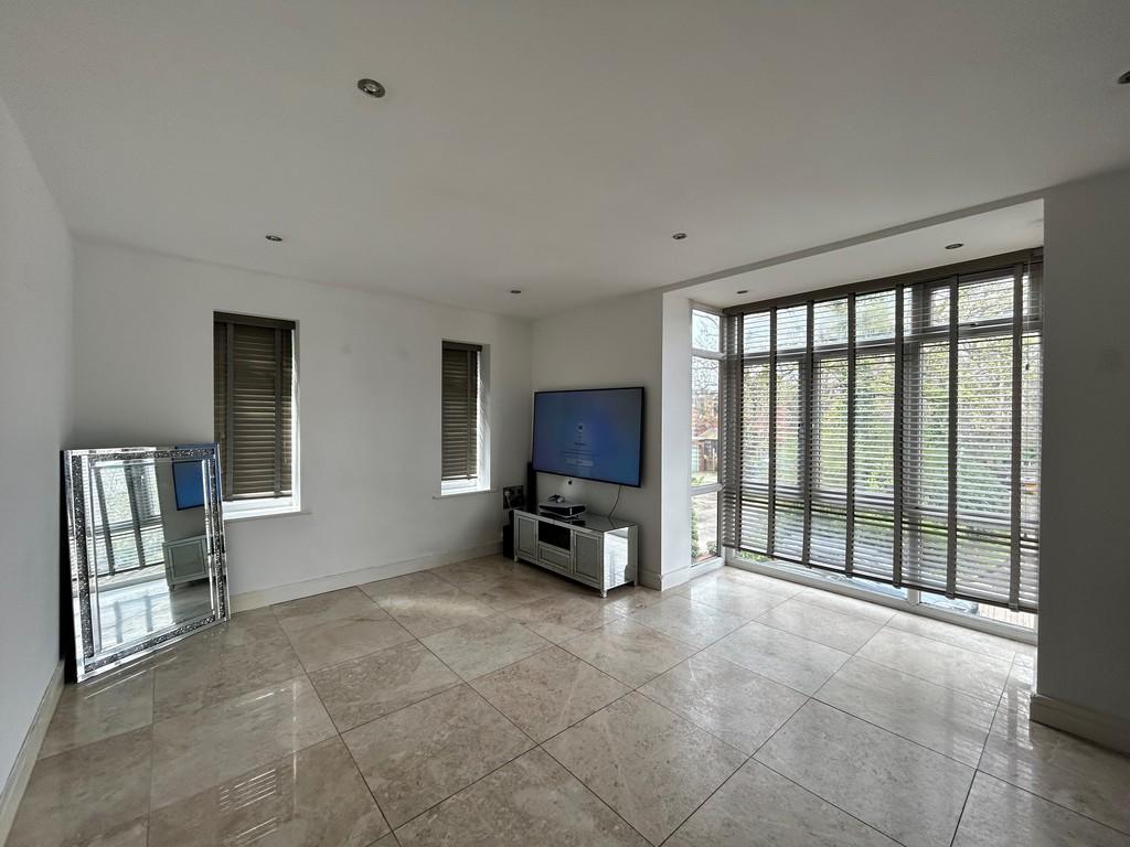 Greenmount, Norden OL11 2 bed apartment to rent £1,100 pcm (£254 pw)