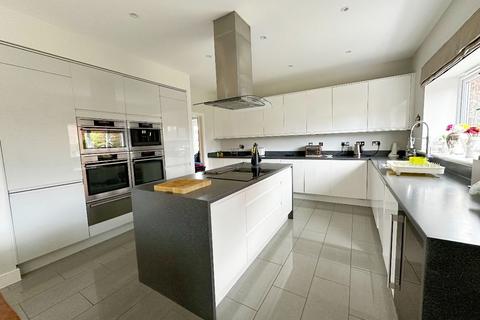 5 bedroom detached house for sale, Emerson Close, Chase Meadow, Warwick