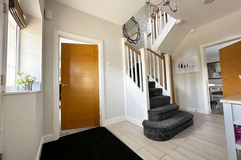 8 Emerson Close, Warwick, CV34 6NQ