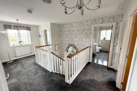 8 Emerson Close, Warwick, CV34 6NQ