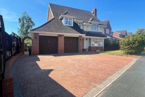 4 bedroom detached house for sale, Stewardstone Gate, Priorslee, Telford, TF2 9SS.