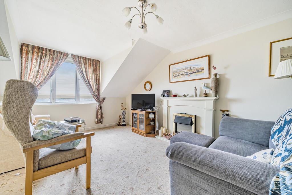 Den Crescent, Teignmouth 2 bed retirement property for sale £250,000