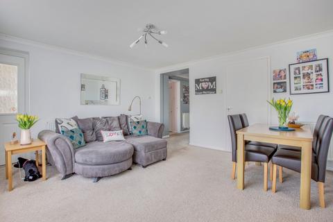 2 bedroom flat for sale, Queensmead Road, Loudwater, HP10