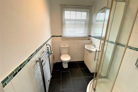 2 bedroom flat to rent, The Green, Southwick BN42