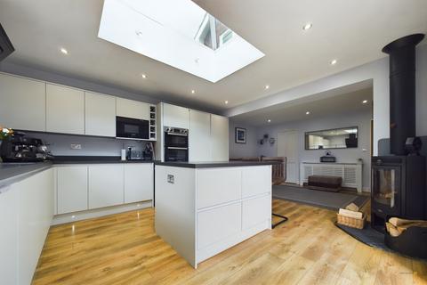 76 Stanley Crescent, Uttoxeter, ST14 7BD
