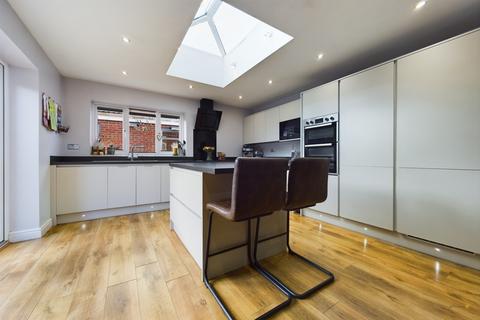 76 Stanley Crescent, Uttoxeter, ST14 7BD