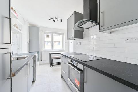3 bedroom flat to rent, Aytoun Rd, Brixton, London, SW9