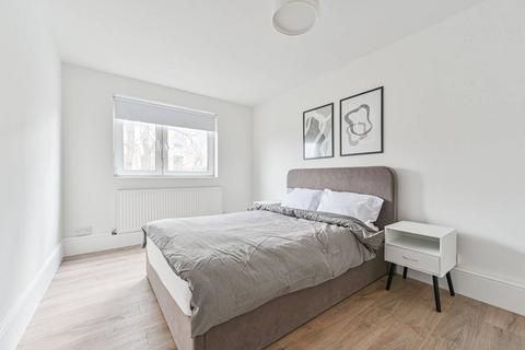3 bedroom flat to rent, Aytoun Rd, Brixton, London, SW9