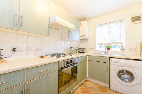 2 bedroom house to rent, Millennium Close, Canning Town, London, E16