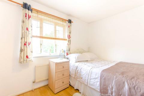 2 bedroom house to rent, Millennium Close, Canning Town, London, E16