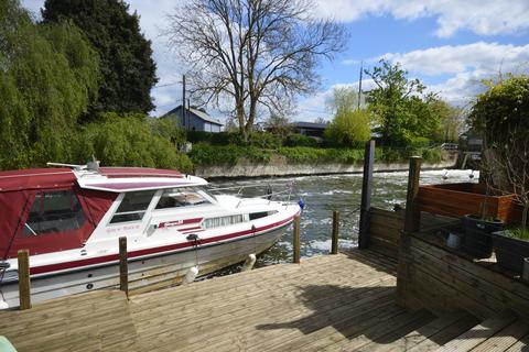 The Creek, Sunbury-on-Thames