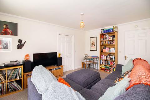 8 Oaktree Walk, Caterham, CR3 5JZ