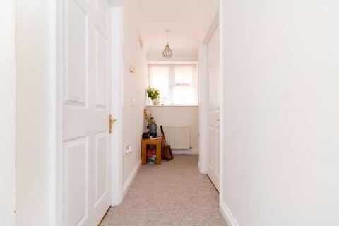 8 Oaktree Walk, Caterham, CR3 5JZ
