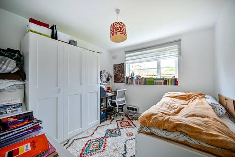 2 bedroom flat to rent, Queens Road, Twickenham, TW1