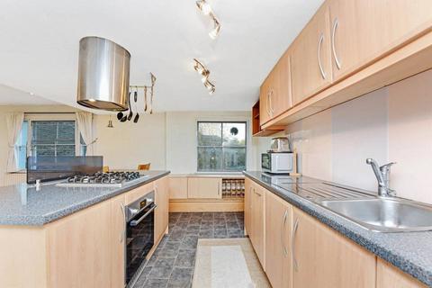 2 bedroom flat to rent, Prima Road, Oval, London, SW9