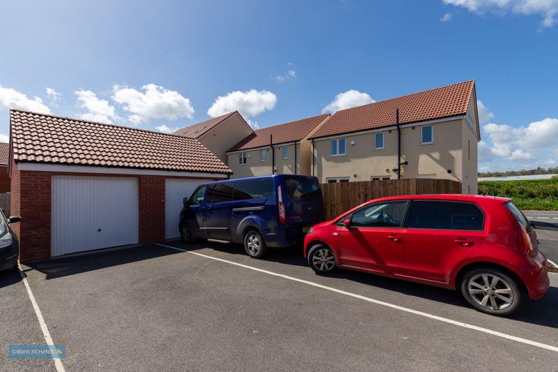 Garage/Parking