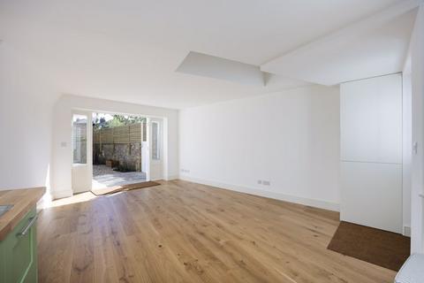 2 bedroom ground floor flat to rent, Percy Road W12