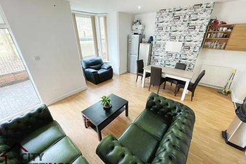 4 bedroom flat to rent, Elm Avenue, Mapperley Park