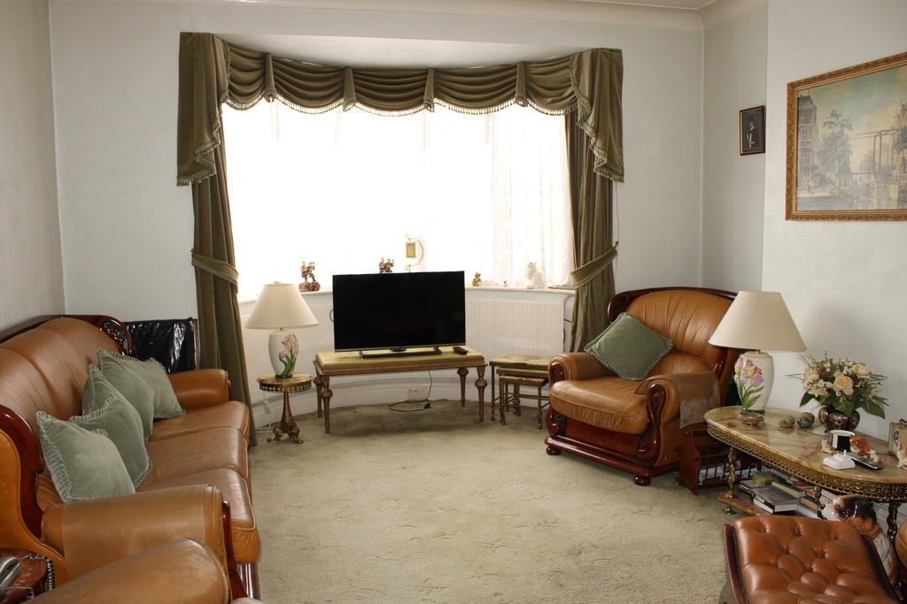 Woodford Avenue 93 Lounge