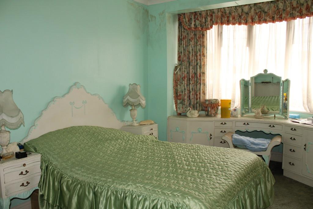 Woodford Avenue 93 Bed 1