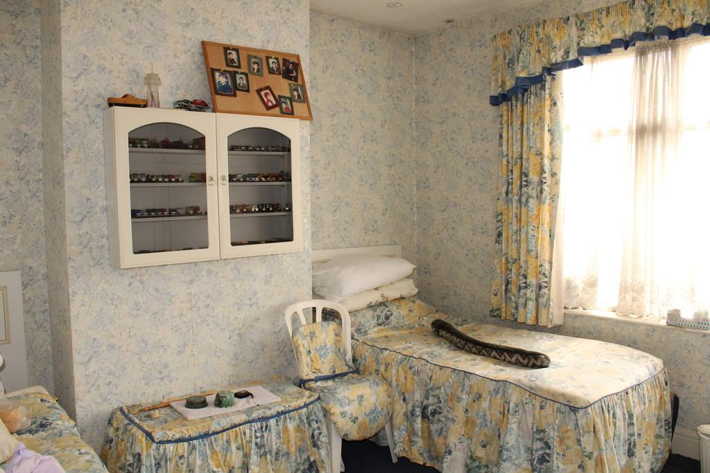 Woodford Avenue 93 Bed 2
