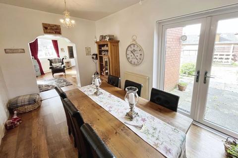 3 bedroom semi-detached house for sale, Frinton Road, Middle Hulton