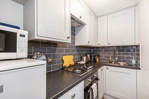 1 bedroom flat to rent, Barclay Road Fulham SW6