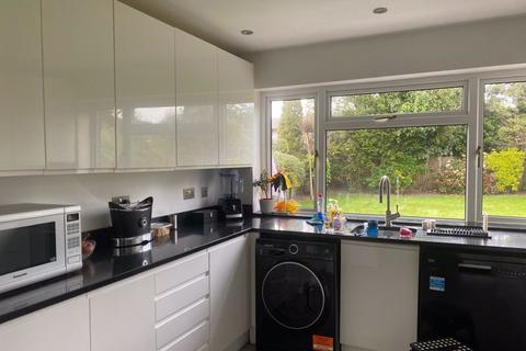 4 bedroom detached house to rent, Kenilworth Road, Ashford, Surrey, TW15