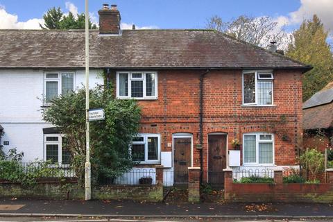 3 bedroom cottage to rent, Brook Street, Tring