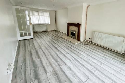 3 bedroom end of terrace house to rent, Ramsdale Avenue, Leigh Park PO9