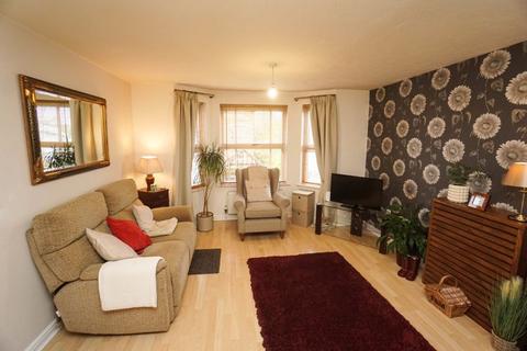 2 bedroom apartment to rent, Royal Court Drive, Heaton